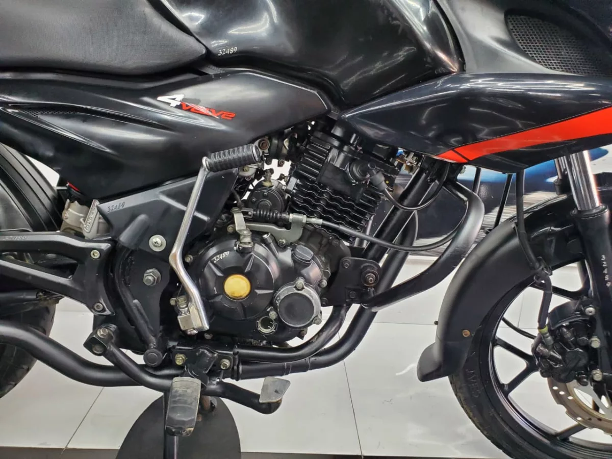 BAJAJ DISCOVER 150 2018 — foto 3