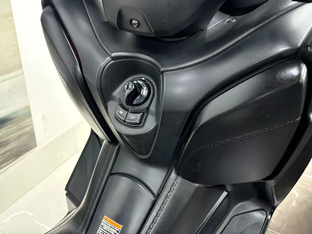 YAMAHA XMAX 300 2022 — foto 18