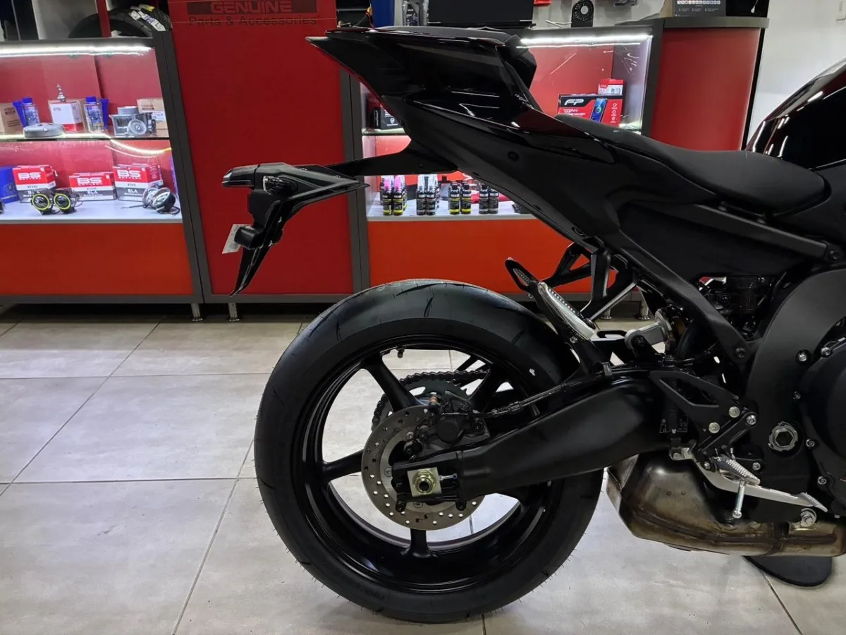 YAMAHA R900 2026 — foto 5